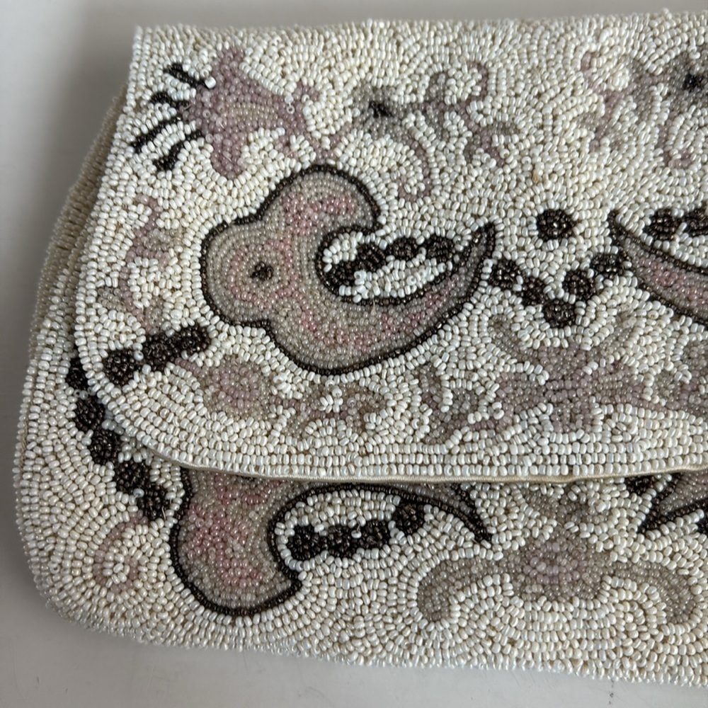 Antique 1920s Made in France cream beaded clutch silk interior. Cream brown pink - Picture 2 of 16